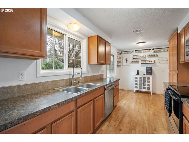 17670 Se EMERALD Dr, Milwaukie, OR 97267