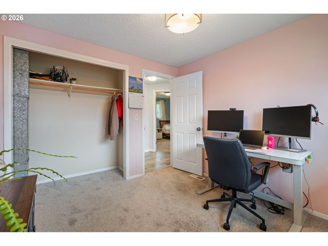 17670 Se EMERALD Dr, Milwaukie, OR 97267