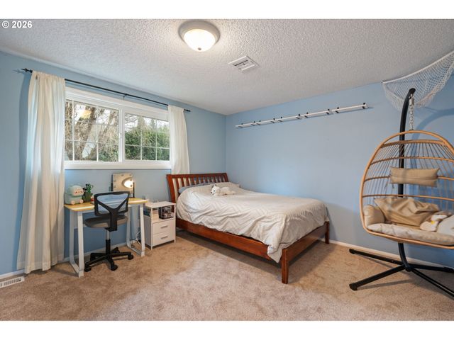 17670 Se EMERALD Dr, Milwaukie, OR 97267