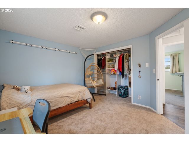 17670 Se EMERALD Dr, Milwaukie, OR 97267