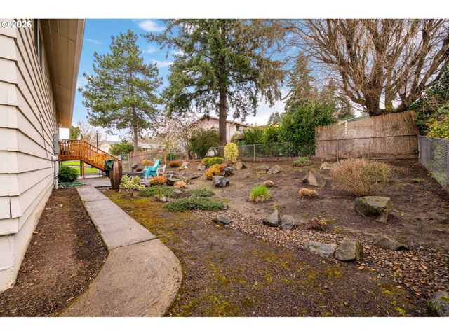 17670 Se EMERALD Dr, Milwaukie, OR 97267