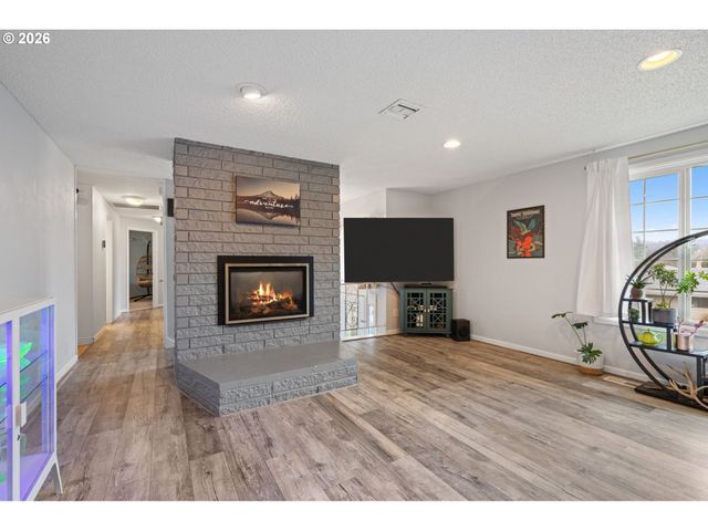 17670 Se EMERALD Dr, Milwaukie, OR 97267