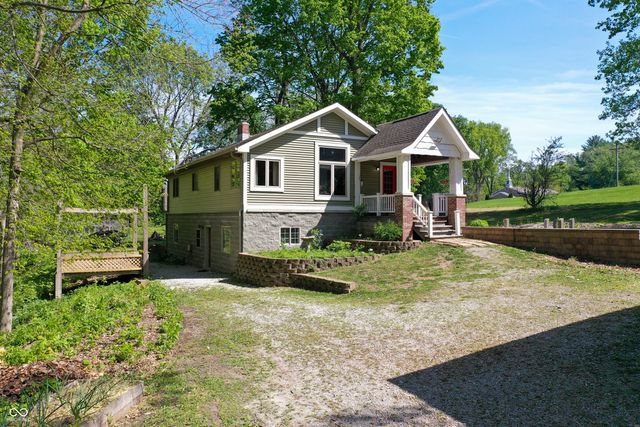 8465 Valley View Drive, Martinsville, IN 46151