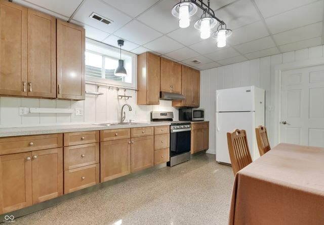 8465 Valley View Drive, Martinsville, IN 46151