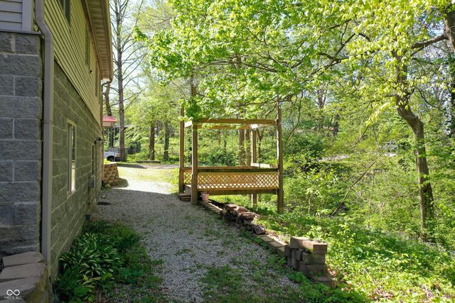 8465 Valley View Drive, Martinsville, IN 46151