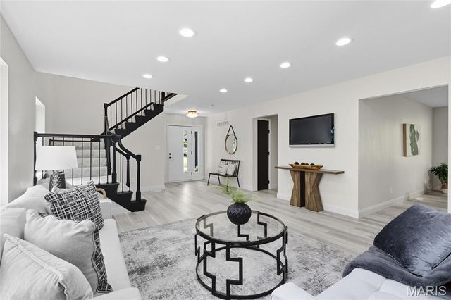 406 Meyer Avenue, St Louis, MO 63122