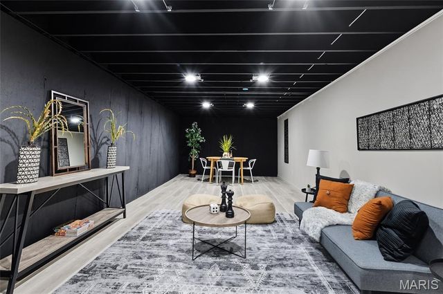 406 Meyer Avenue, St Louis, MO 63122