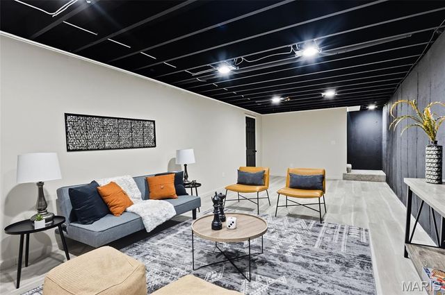 406 Meyer Avenue, St Louis, MO 63122