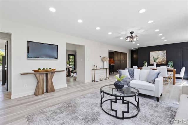 406 Meyer Avenue, St Louis, MO 63122