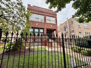 4120 W Barry Avenue, Chicago, IL 60641