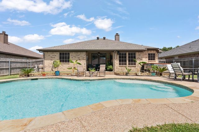 1017 Winepress Road, Burleson, TX 76028