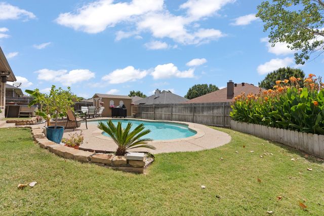 1017 Winepress Road, Burleson, TX 76028