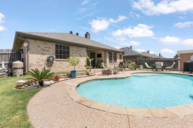 1017 Winepress Road, Burleson, TX 76028