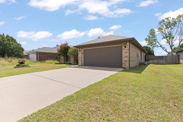1017 Winepress Road, Burleson, TX 76028