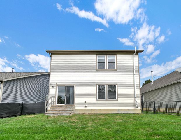 210 Autumn Way, Pataskala, OH 43062