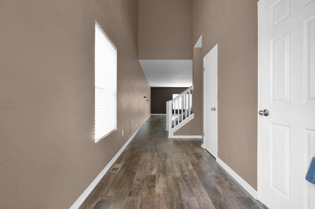 210 Autumn Way, Pataskala, OH 43062