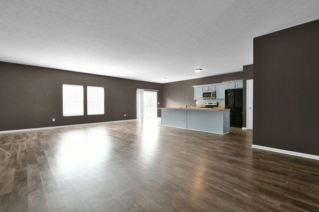 210 Autumn Way, Pataskala, OH 43062