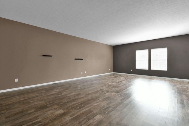 210 Autumn Way, Pataskala, OH 43062