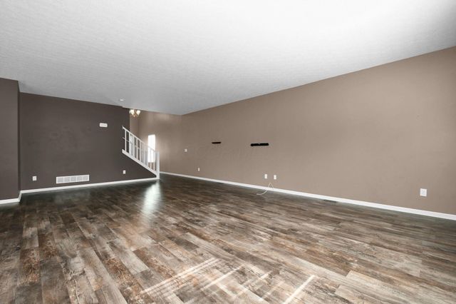 210 Autumn Way, Pataskala, OH 43062