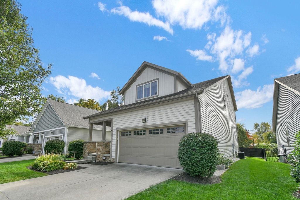 210 Autumn Way, Pataskala, OH 43062