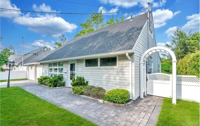 6 Arizona Avenue, Syosset, NY 11791