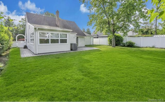 6 Arizona Avenue, Syosset, NY 11791