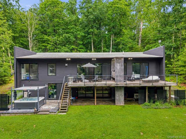 194 Mapes Road, Barryville, NY 12719