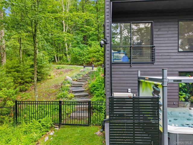 194 Mapes Road, Barryville, NY 12719