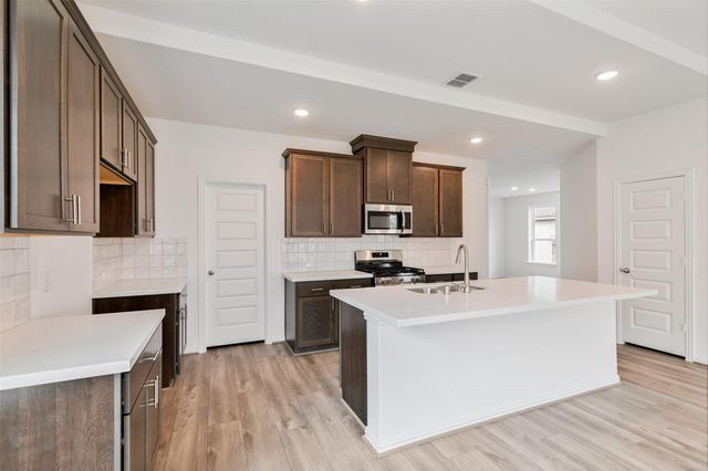 2710 Alexis Street, Seabrook, TX 77586