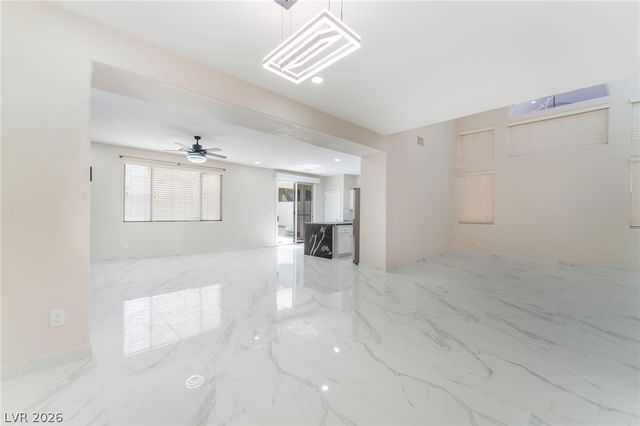 8529 Lost Gold Avenue, Las Vegas, NV 89129