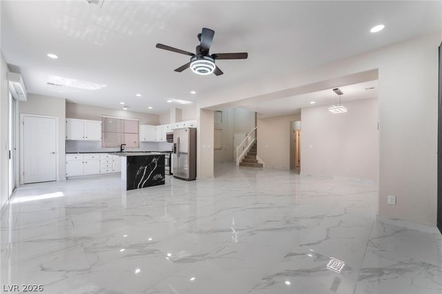 8529 Lost Gold Avenue, Las Vegas, NV 89129