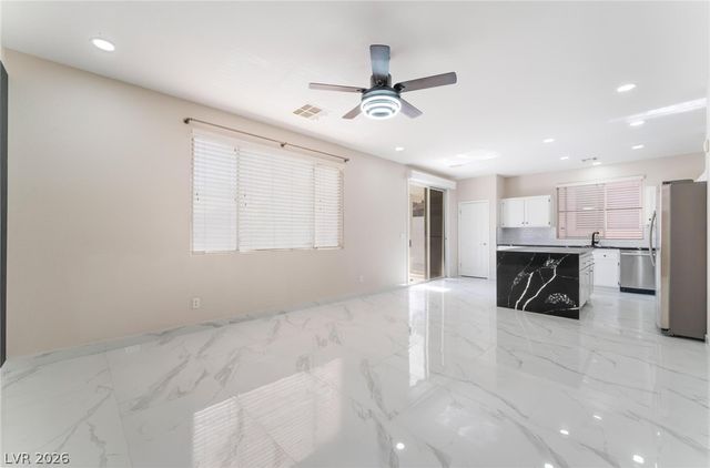 8529 Lost Gold Avenue, Las Vegas, NV 89129