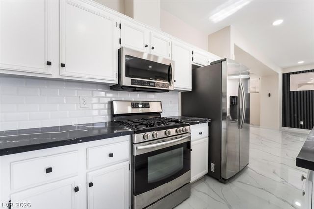 8529 Lost Gold Avenue, Las Vegas, NV 89129