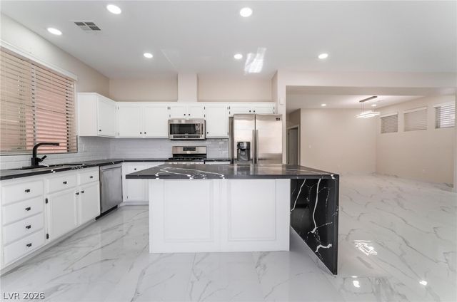 8529 Lost Gold Avenue, Las Vegas, NV 89129