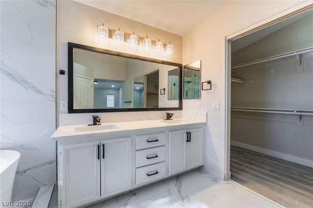 8529 Lost Gold Avenue, Las Vegas, NV 89129