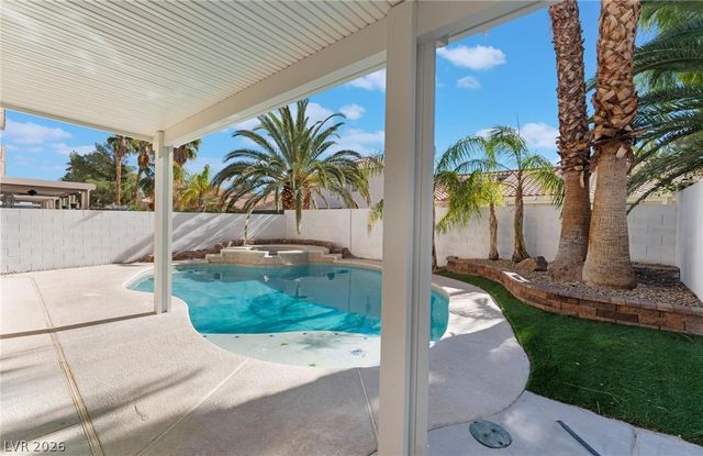 8529 Lost Gold Avenue, Las Vegas, NV 89129