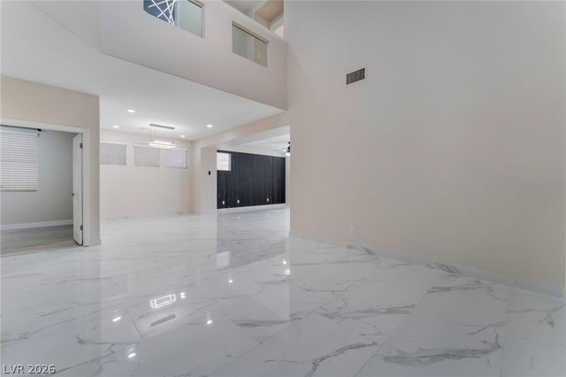 8529 Lost Gold Avenue, Las Vegas, NV 89129