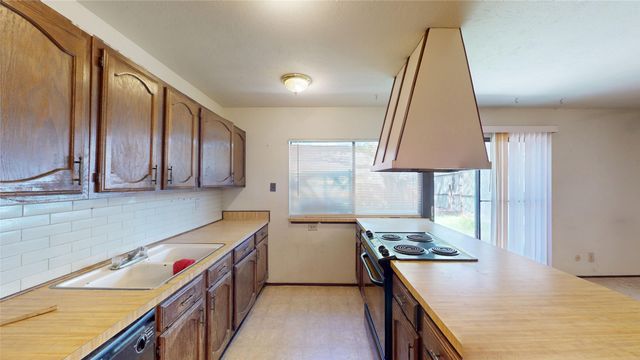 3045 Villa Sur Trail, Dallas, TX 75228