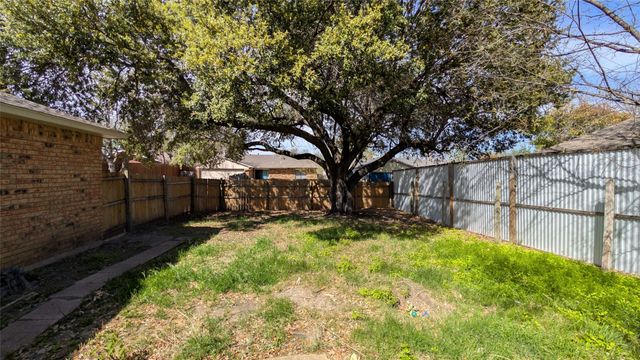 3045 Villa Sur Trail, Dallas, TX 75228