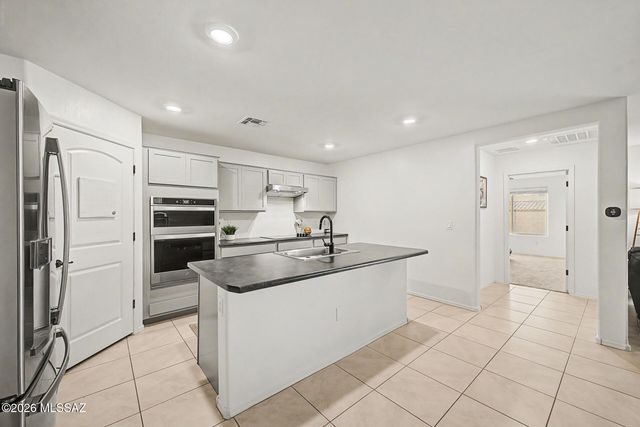 8985 E Linderbrook, Tucson, AZ 85730