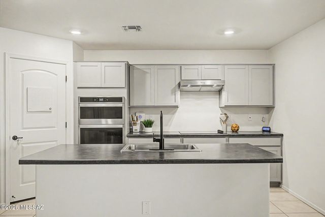 8985 E Linderbrook, Tucson, AZ 85730