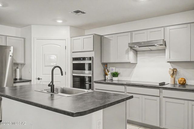 8985 E Linderbrook, Tucson, AZ 85730