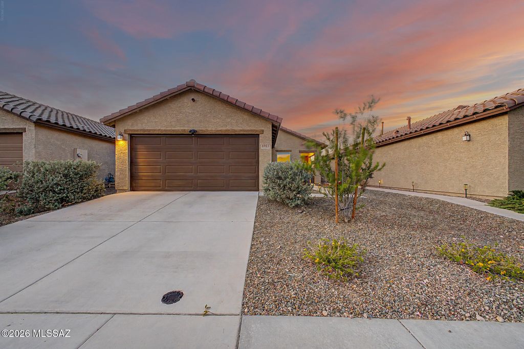 8985 E Linderbrook, Tucson, AZ 85730