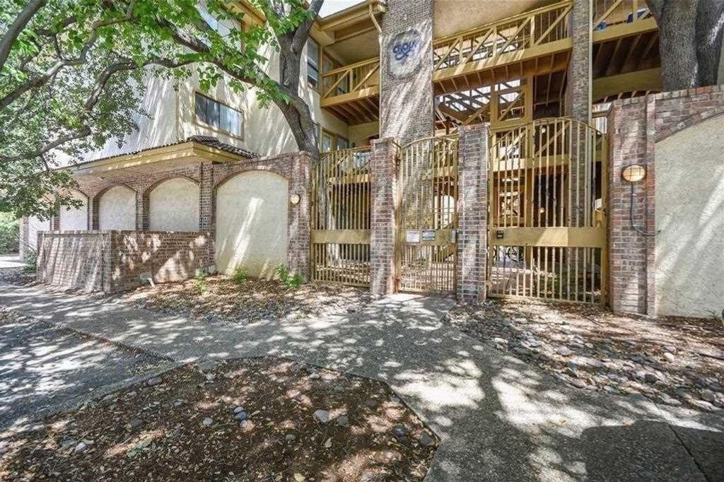 806 W 24th ST 312, Austin, TX 78705