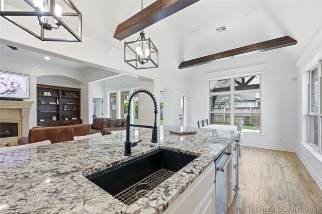 9410 E 107th Place S, Bixby, OK 74133
