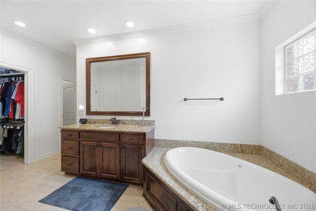 9410 E 107th Place S, Bixby, OK 74133