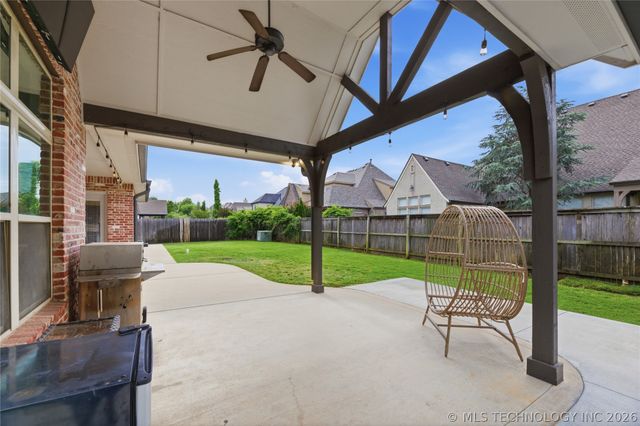 9410 E 107th Place S, Bixby, OK 74133
