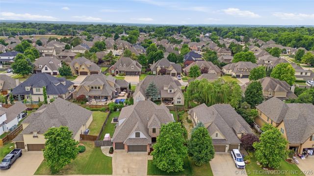 9410 E 107th Place S, Bixby, OK 74133