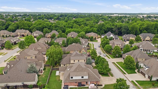 9410 E 107th Place S, Bixby, OK 74133
