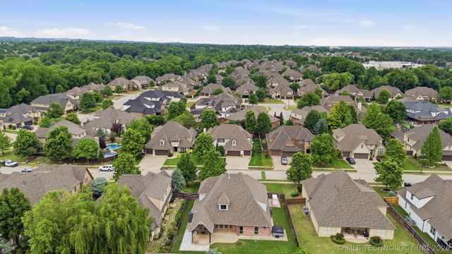 9410 E 107th Place S, Bixby, OK 74133